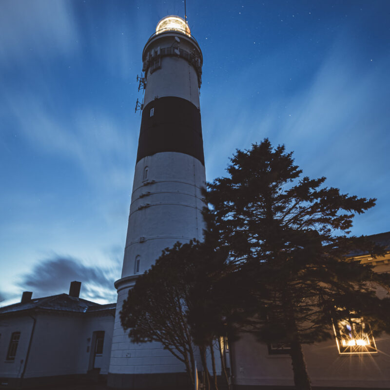 Turm im blauen Schweigen
